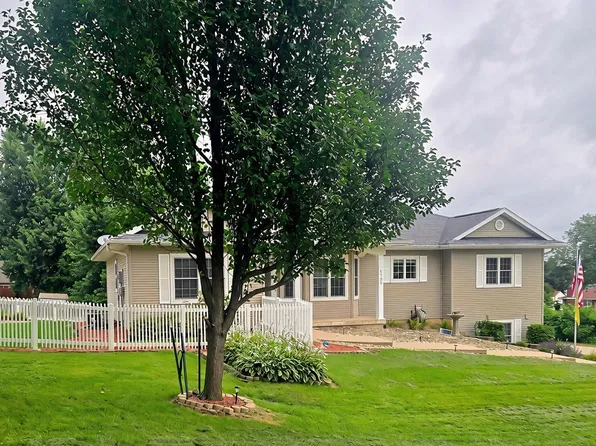 1735 Ashton Pl, Dubuque, IA 52001