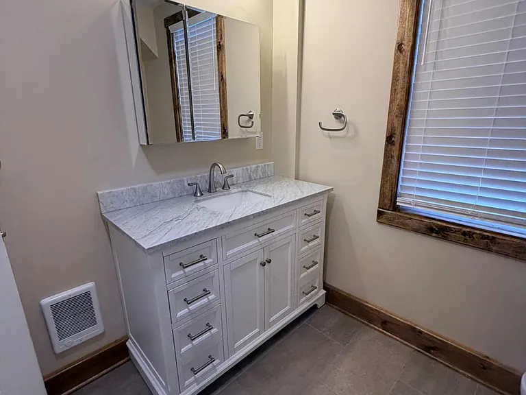 121 E Union St — Photo 23