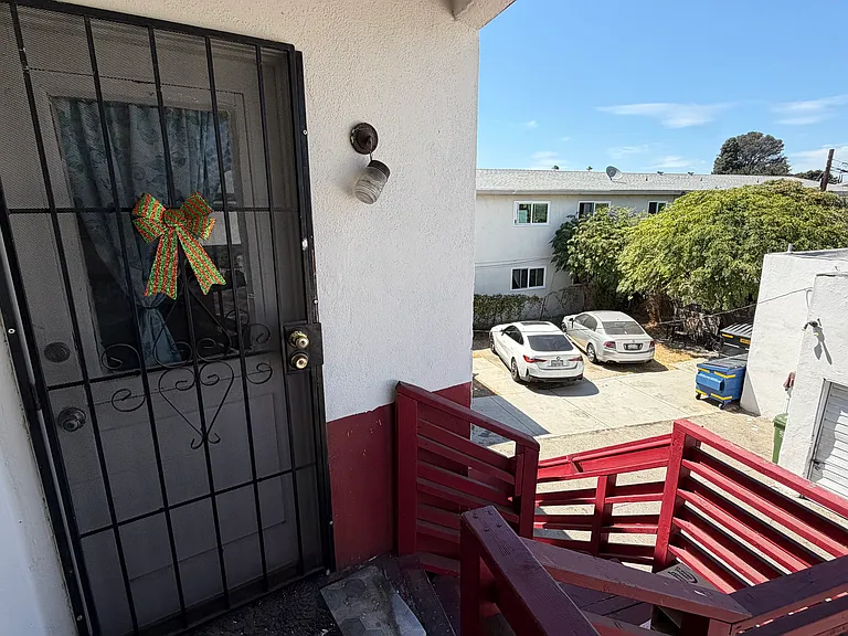 11407 Oxnard St #11407 — Photo 9