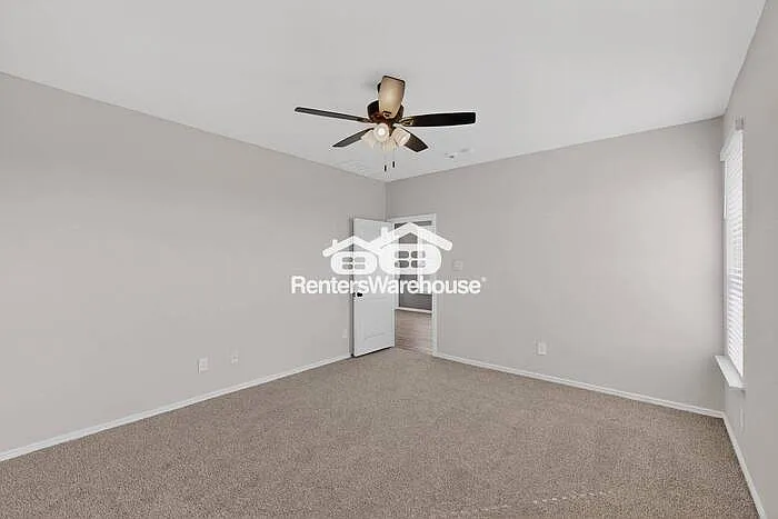 8517 Centerboard Ln — Photo 32