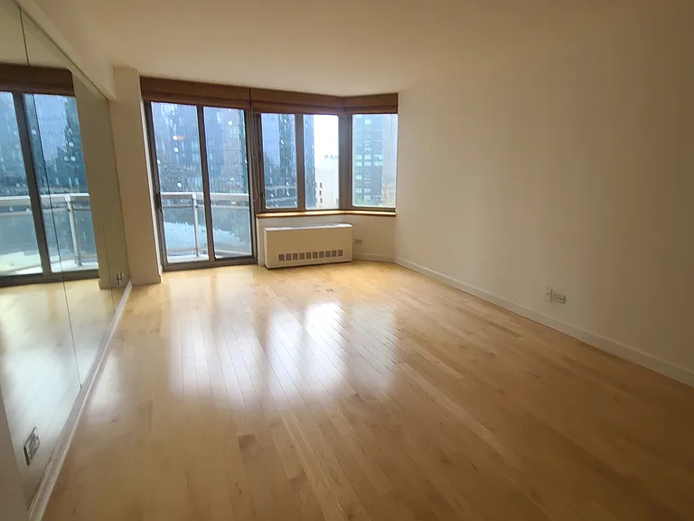 500 W 43rd St #17C — Photo 3