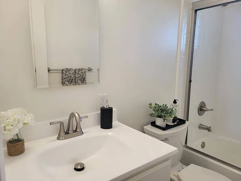 3070 Van Sansul Ave #1B — Photo 6