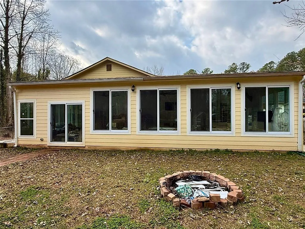 4 bed, 2.5 bath, 1979 sqft, $2,699 — Photo 3