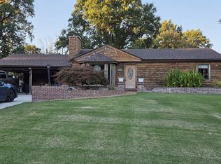 1555 Maple Ln, Ballwin, MO 63011
