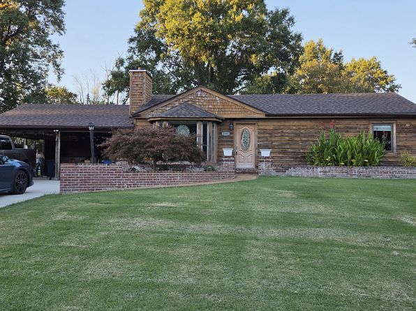 1555 Maple Ln