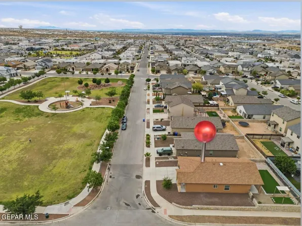 1033 Airship Pl, El Paso, TX 79928