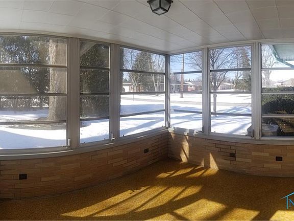 5th image of 215 Park Ln