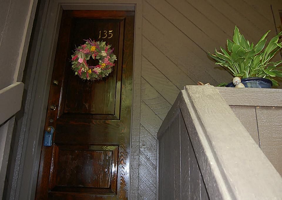 1st image of 135 Litchfield Ln
