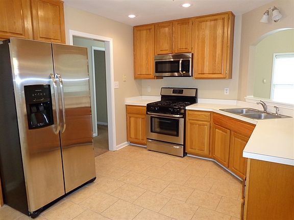 4th image of 609 Overhill Dr