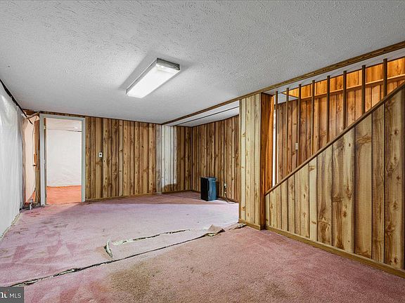 4th image of 1044 Mount Aetna Rd