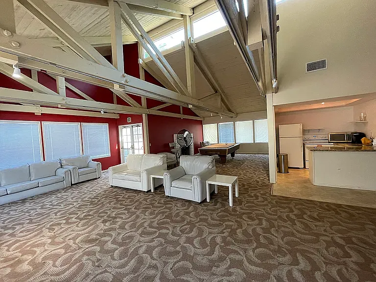 3 bed, 1264 sqft, $4,400 — Photo 4