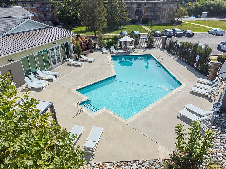 Abbott Pointe Apartments — Photo 12