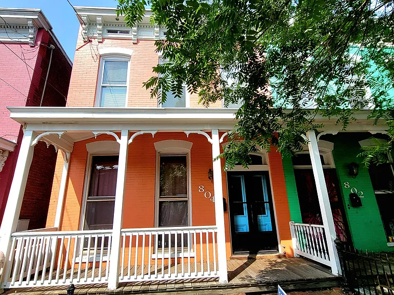 802 W Marshall St — Photo 1