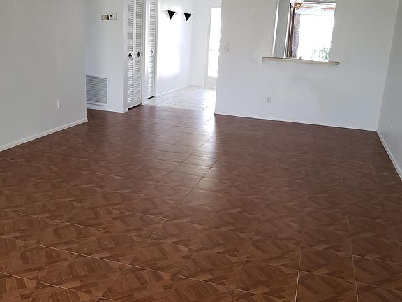 4th image of 7006 W Country Club Dr N