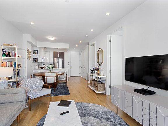 3rd image of 806 Dekalb Ave #5C