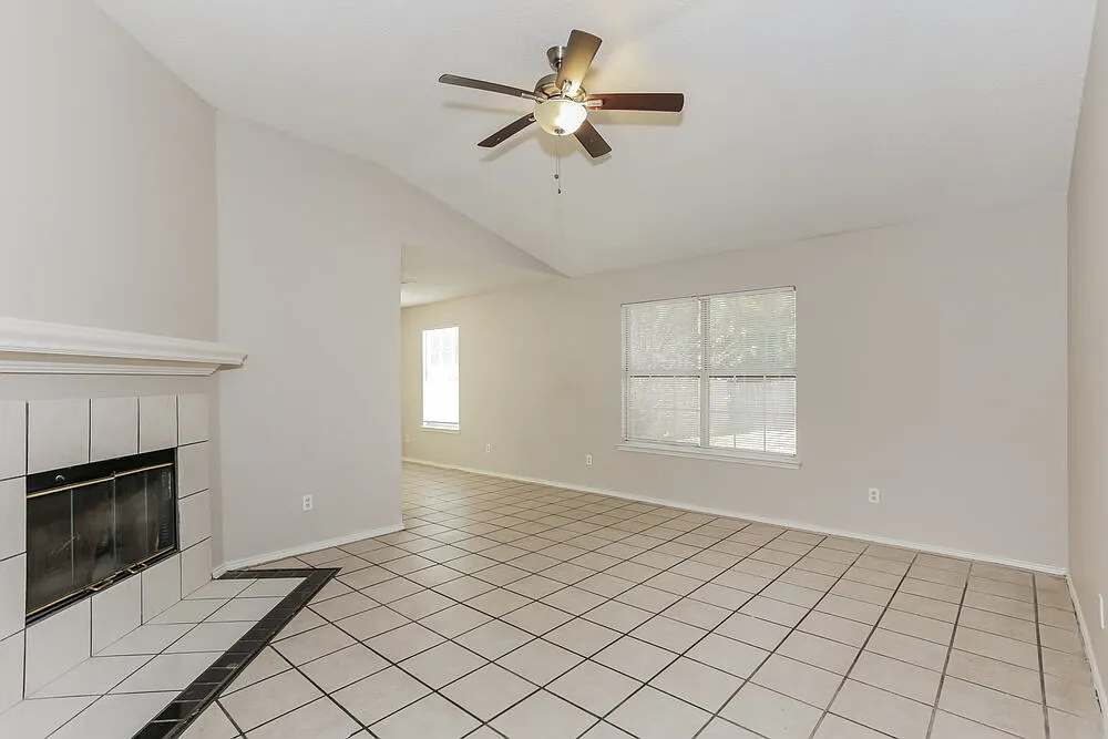 4 bed, 2.0 bath, 1461 sqft, $2,030 — Photo 3