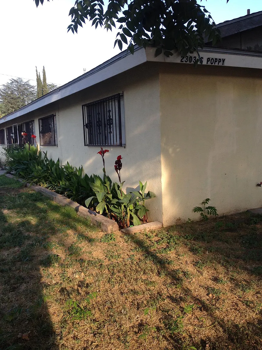2303 S Poppy Ave photo 1