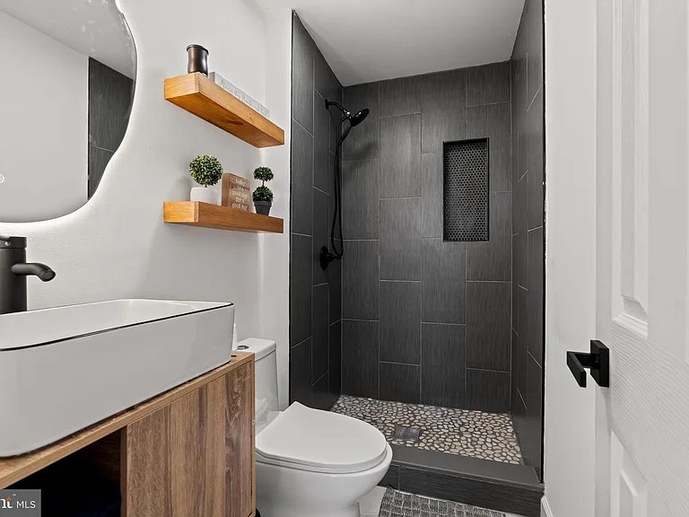 209 Front St — Photo 15