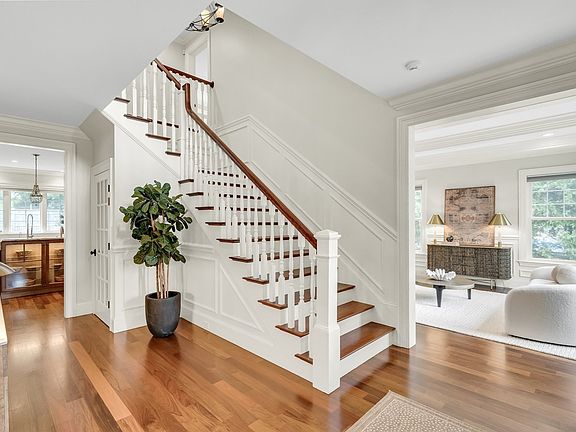 2nd image of 88 Woodbine Cir