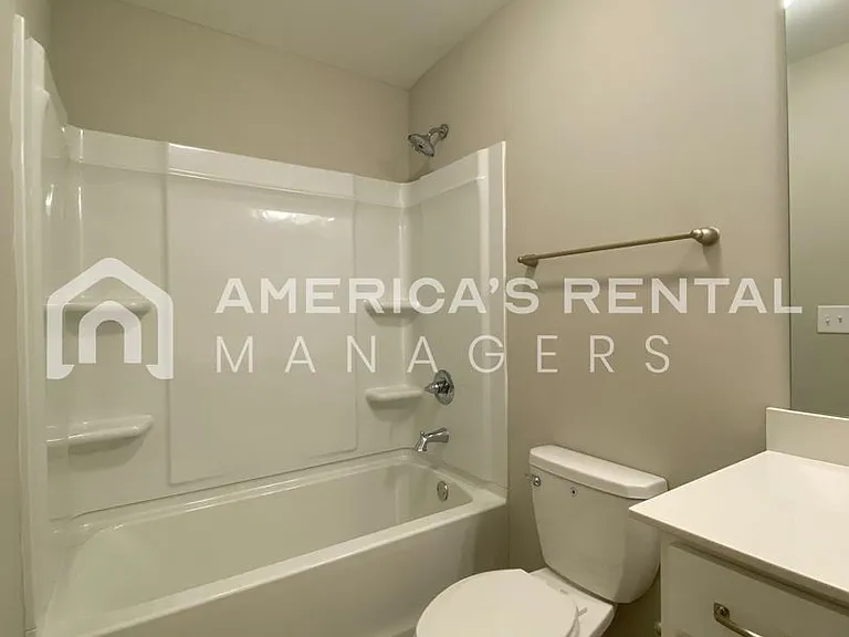 7950 Saint James Dr — Photo 27