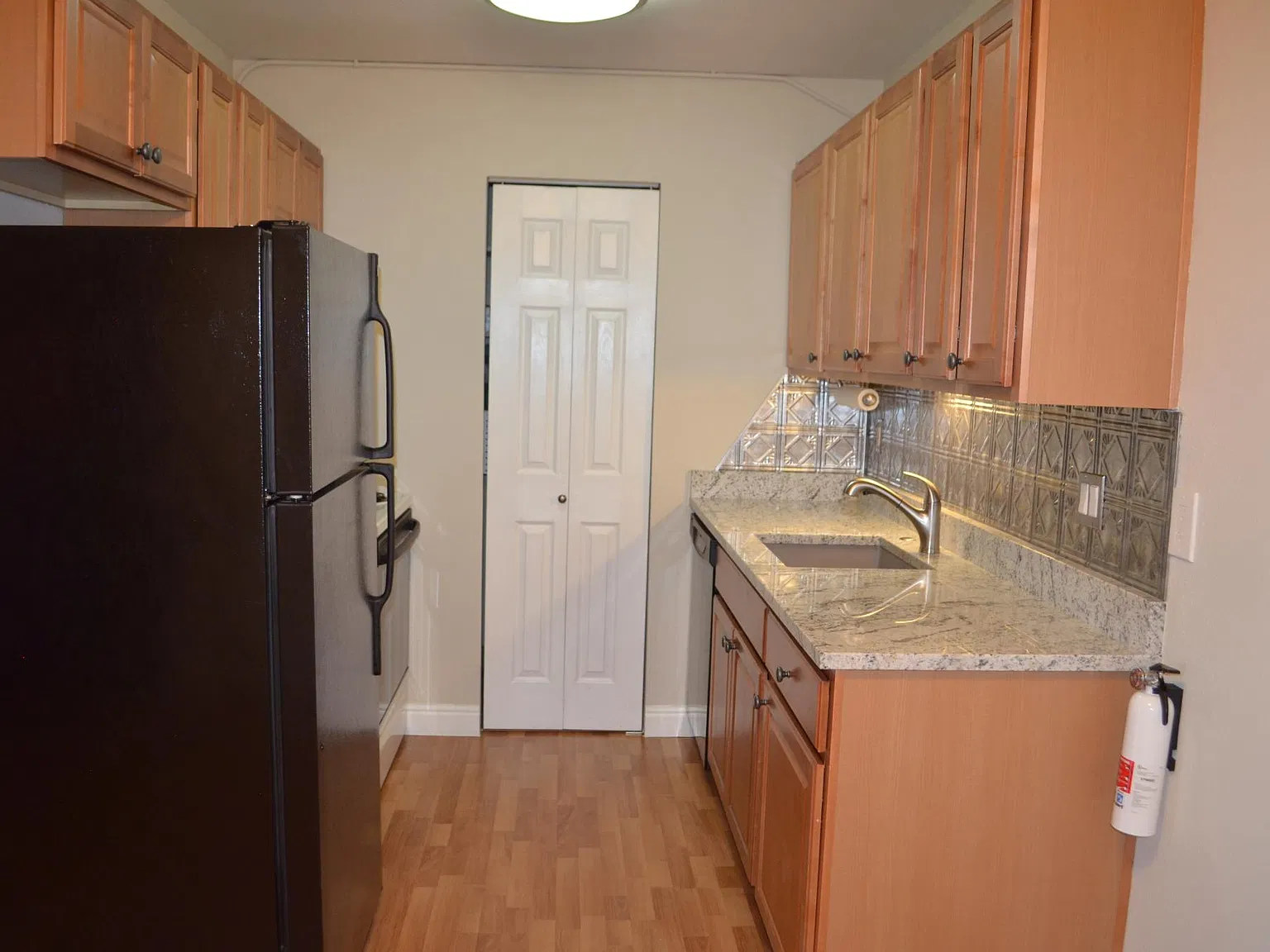 501 Golden Cir — Photo 2
