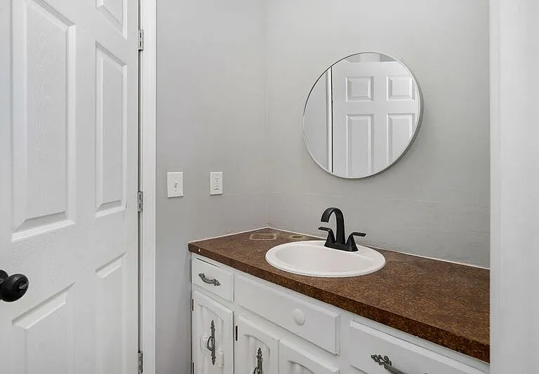 2556 W Cardinal St — Photo 14