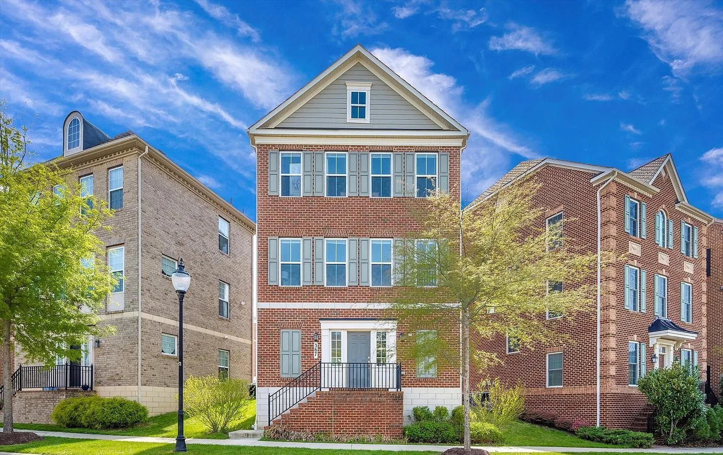 3 bed, 2425 sqft, $3,495 — Photo 1