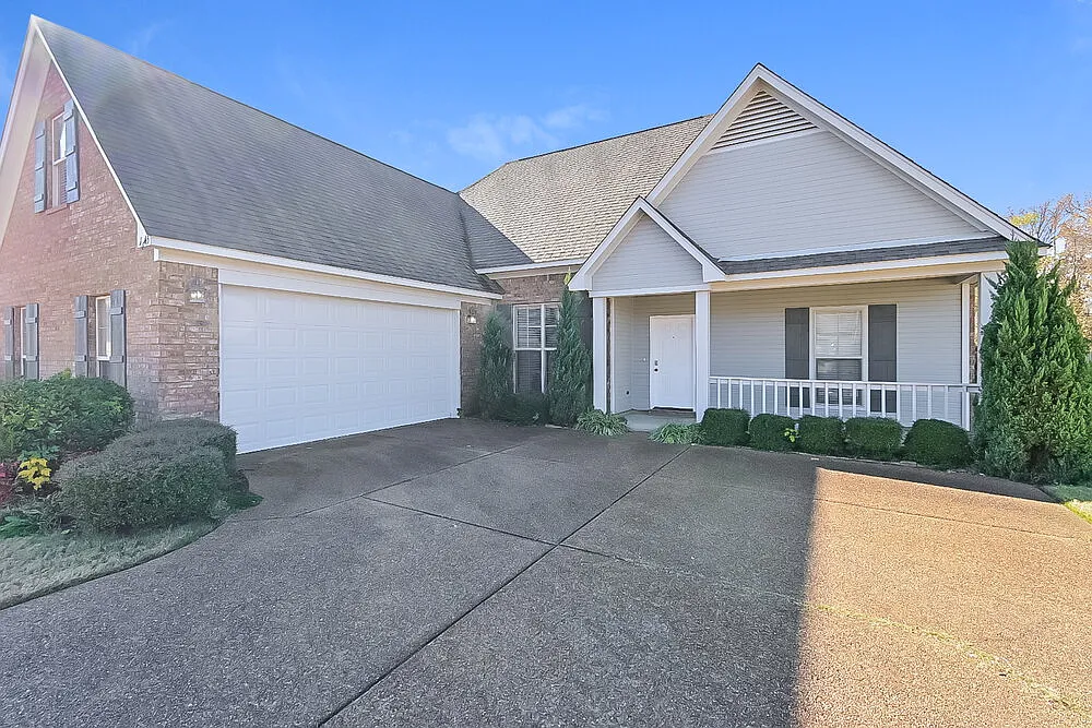 4 bed, 2.0 bath, 1892 sqft, $2,290 — Photo 1