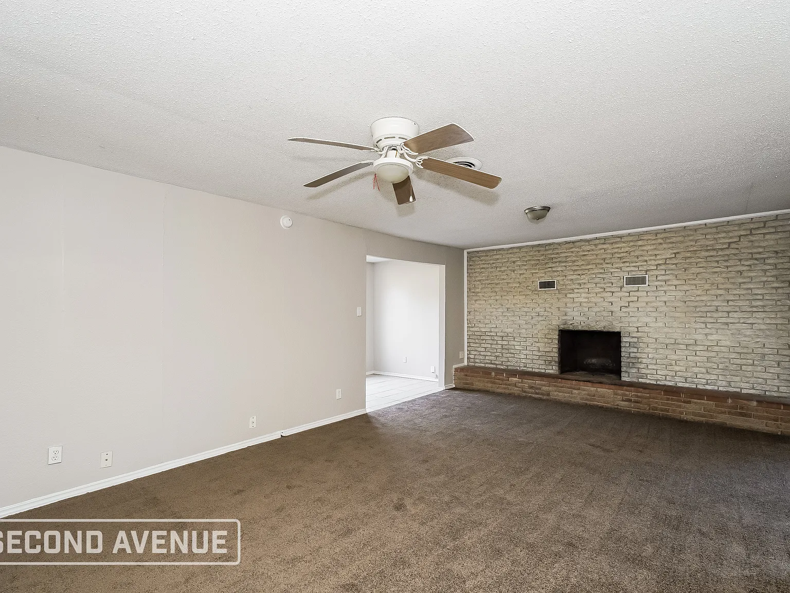 3 bed, 2.0 bath, 2036 sqft, $2,269 — Photo 4