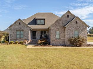 205 Twin Fork Ln, Savannah, TN 38372