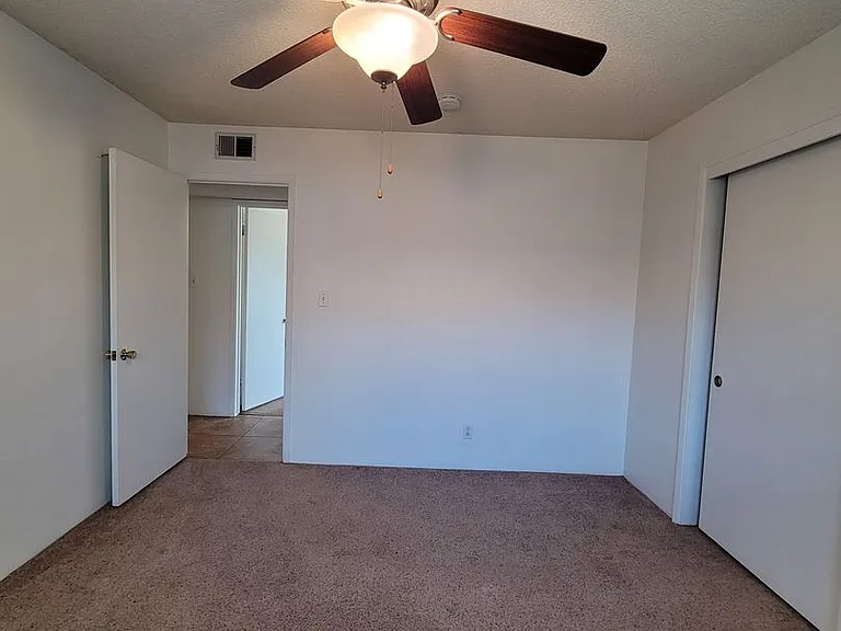 4213 Charter Oaks Ave — Photo 7