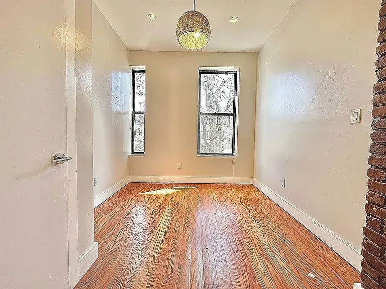 1170 Halsey St #17 — Photo 6