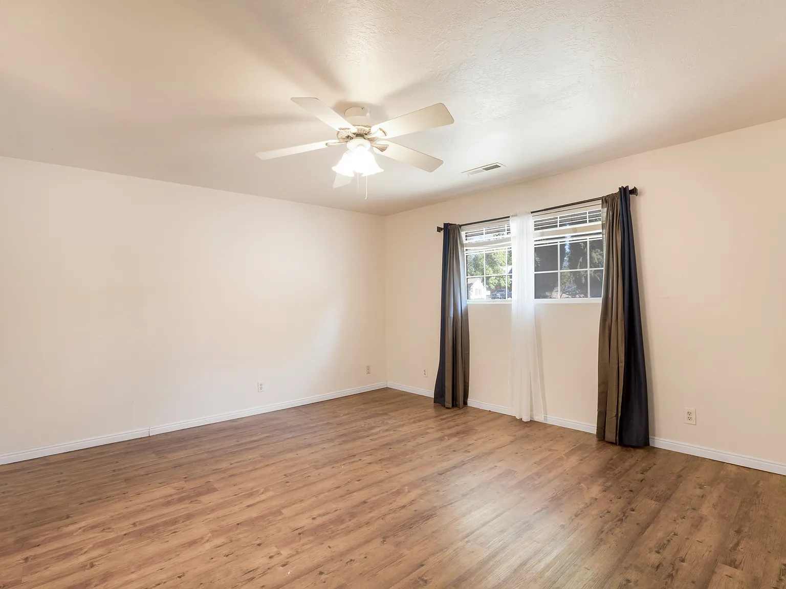 2 bed, 1000 sqft, $1,450 — Photo 3