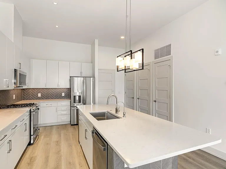 120 Mosaic Blvd #301 — Photo 9
