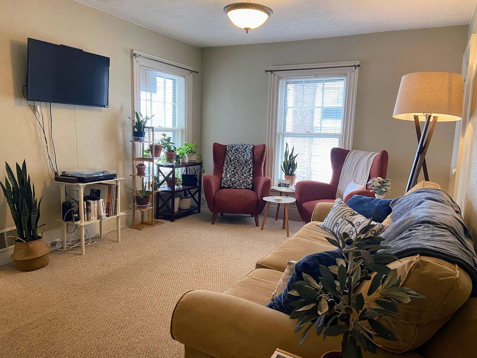 2 bed, 950 sqft, $1,575 — Photo 2