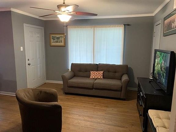3rd image of 2604 Mount View Dr