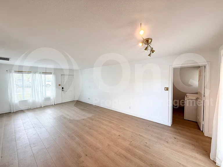 505 E El Camino Dr — Photo 4