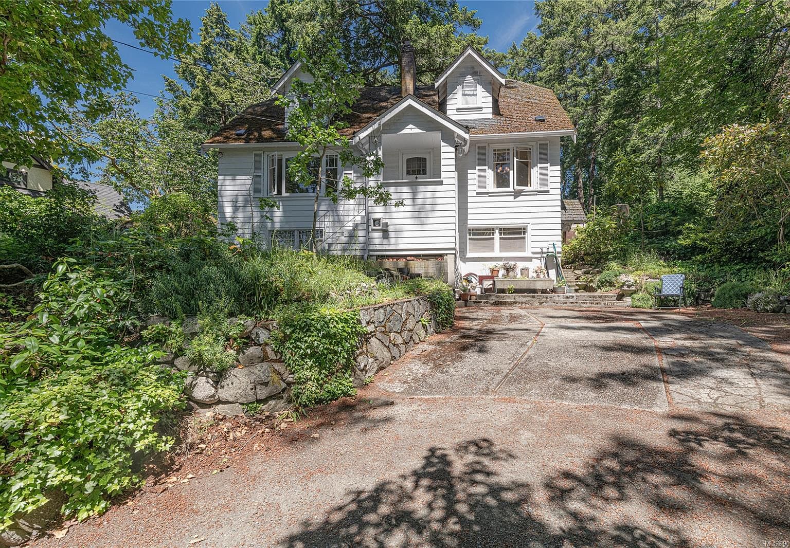 1254 Burnside Rd W, Victoria, BC V8Z 1N8 MLS 967112 Zillow