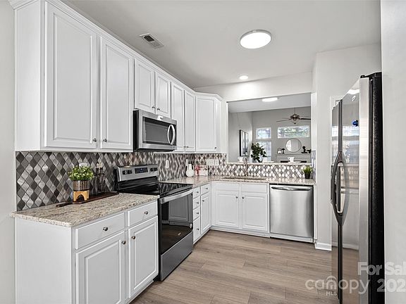 4th image of 141 N Arcadian Way