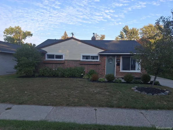 27882 Barrington St, Madison Heights, MI 48071