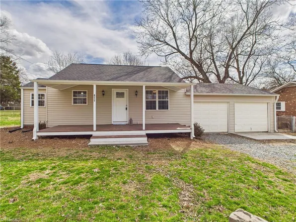 811 Virginia Ave, Thomasville, NC 27360