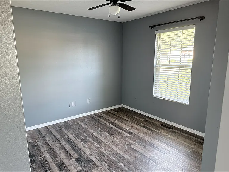 439 N Chandler Ave — Photo 21