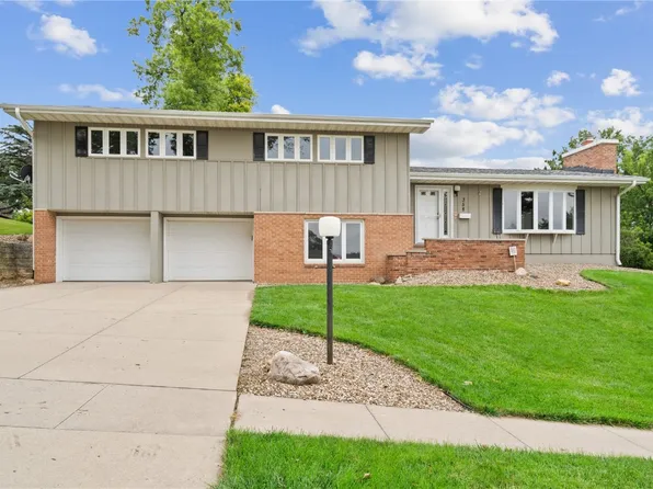 358 Eastland Dr SE, Cedar Rapids, IA 52403