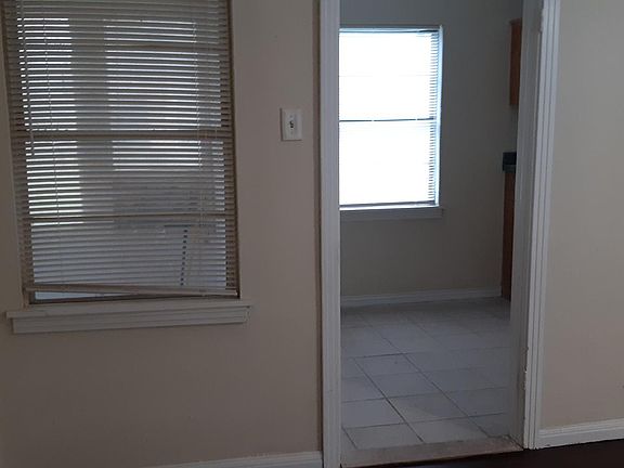 3rd image of 322 Greenbriar Dr
