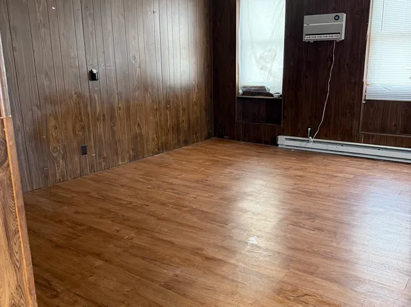 220 N Main St #A, Winchester, IN 47394