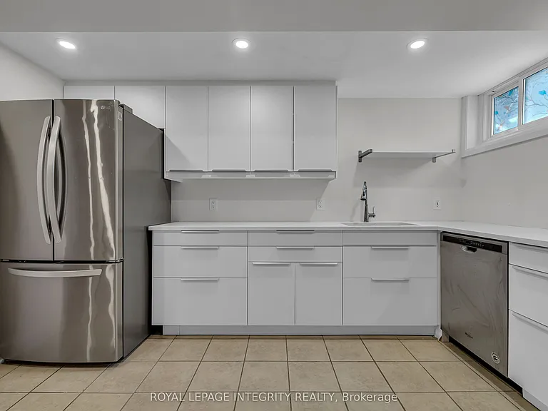 924 Rex Ave — Photo 8