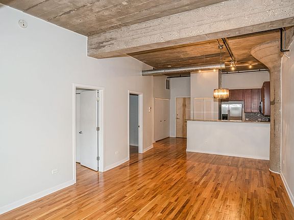 4th image of 1151 W 14th Pl Unit 304
