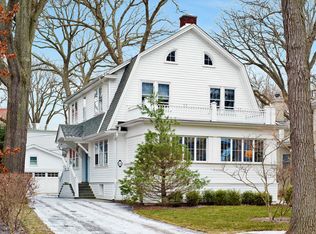 66 Abbottsford Rd, Winnetka, IL 60093