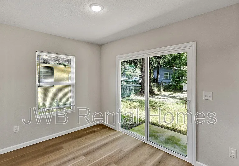 2047 Prospect St — Photo 3