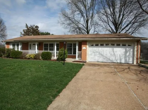 5412 Stonehurst Dr, Saint Louis, MO 63129